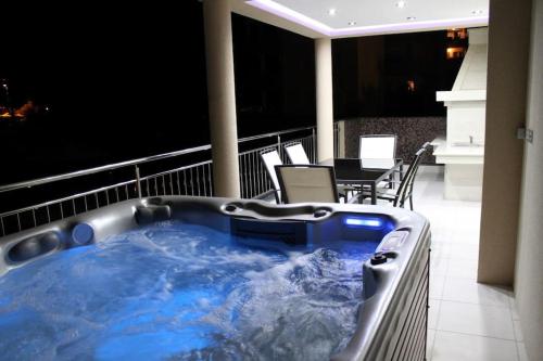 Pezsgőfürdő, Kristal Paris Resort in Novalja