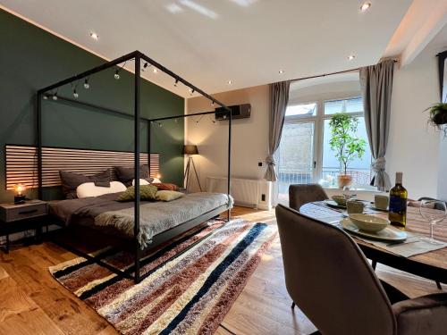 EDLER WOHNRAUM Studio im Zentrum mit Himmelbett, Balkon, Miele-Kaffeevollautomat, Klima, Parkplatz & WLAN 201 Mbps in Zwickau, Deutschland