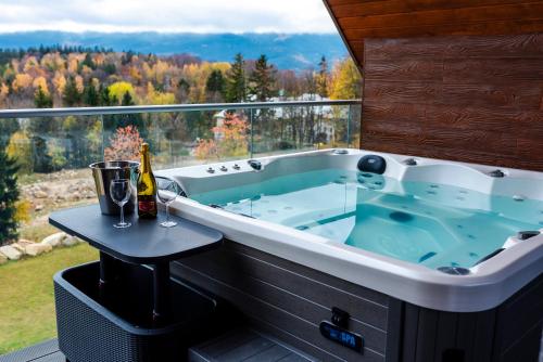 Aparts4U - Kras Resort Apartament B307 z prywatnym jacuzzi, antresolą i widokiem na góry, Szklarska Poręba