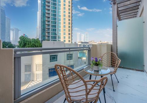 301 Studio with Burj Khalifa Pool & Lake Views - image 11