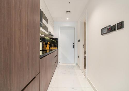 301 Studio with Burj Khalifa Pool & Lake Views - image 8