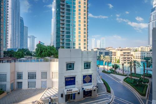 301 Studio with Burj Khalifa Pool & Lake Views - image 13