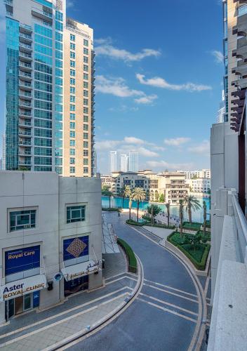 301 Studio with Burj Khalifa Pool & Lake Views - image 14