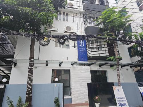 Hotel Family Inn - 숙소 외관
