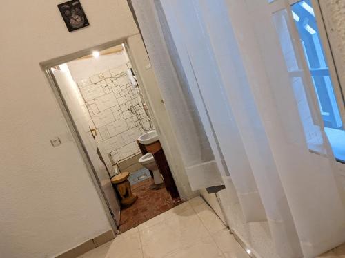 ห้องน้ำ, MASHA ARTS STUDIO in รูเฮนเกรี