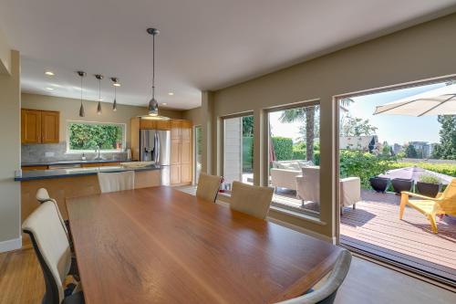 West Vancouver Family Home w Custom Patio and Pool in West Vancouver, Canada