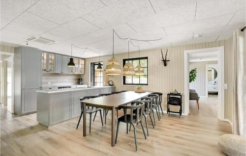 kuhinja, Nice Home In Hvide Sande With Sauna in Hvide Sande