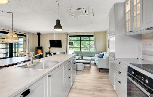 kuhinja, Nice Home In Hvide Sande With Sauna in Hvide Sande