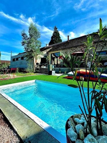 Maison ancienne moderne et design - 6 chambres 6 sdb - avec piscine et grand parc gîte à louer Saint-Sulpice