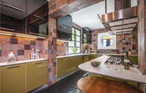Seven-Bedroom Holiday Home in Perugia - image 6