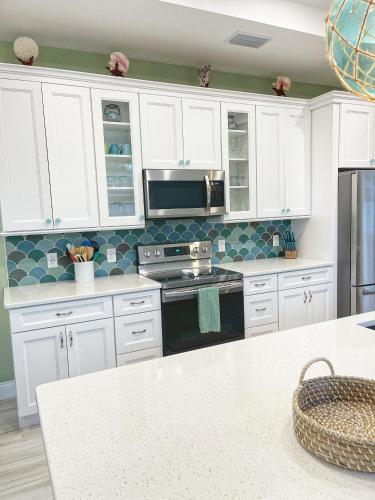 Delux 3BR House with Pool 3 Minute walk to Beach in Cape Canaveral, USA