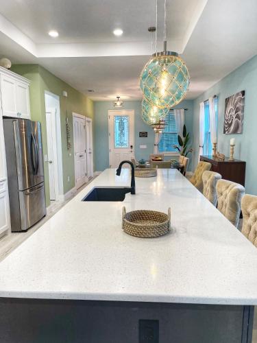 Delux 3BR House with Pool 3 Minute walk to Beach in Cape Canaveral, USA