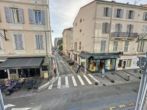 Beautiful 2 bedroom bourgeois style Antibes AC 333 - image 4