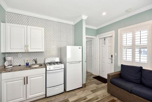 Two-Bedroom Suite with Garden View image 10