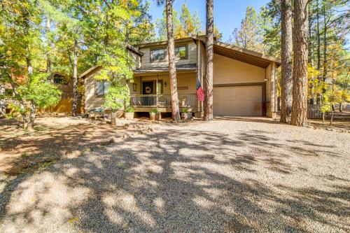 Spacious Pinetop Cabin - 7 Miles to Show Low! - image 3