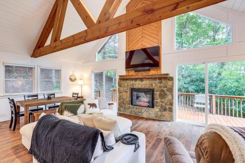 . Wolf Laurel Escape: Village Club & Scenic Views!
