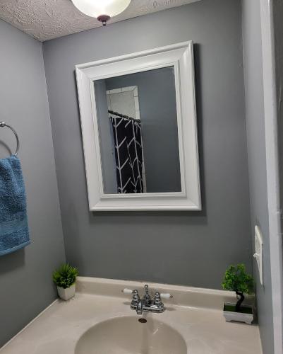 Queen Room, airport location, free wifi in Columbus, USA