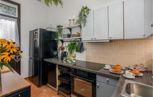 virtuve, 2 Bedroom Nice Home In Cabar in Cabar