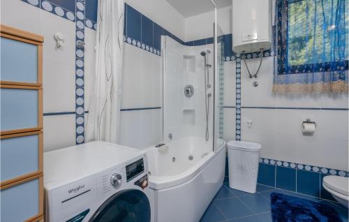 Vannas istaba, 2 Bedroom Nice Home In Cabar in Cabar