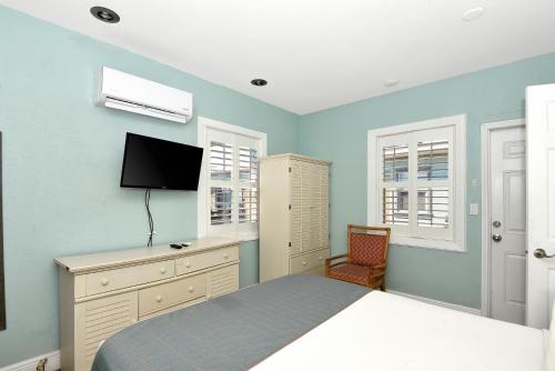 Two-Bedroom Suite with Ocean View image 10