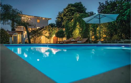 bazen, Three-Bedroom Holiday Home In Imotski in Donji Vinjani