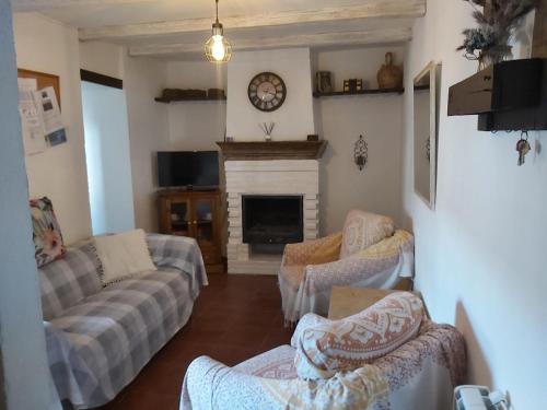 CASA RURAL EN GRANADA CON CHIMENEA, PISCINA PRIVADA y BARBACOA "LA CASITA DE TÓZAR" gîte à louer Tózar