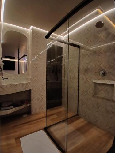 ฝักบัว, Vem Para o - Motel Marselha 4 in เซาลูกัส