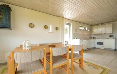 Kitchen, Three-Bedroom Holiday Home In Hurup Thy in Hurup