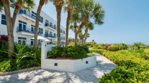 Modern Majesty by Last Key Realty - image 2