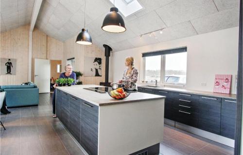 Konyha, Pet Friendly Home In Glesborg With Sauna in Fjellerup