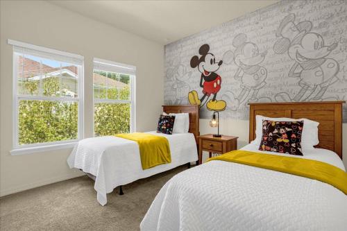 Home 4 Bedrooms - Sleeps 10 at Lucaya Vilage in Kissimmee, USA
