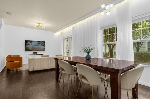 Home 4 Bedrooms - Sleeps 10 at Lucaya Vilage in Kissimmee, USA