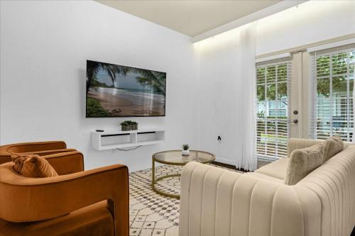 Home 4 Bedrooms - Sleeps 10 at Lucaya Vilage in Kissimmee, USA