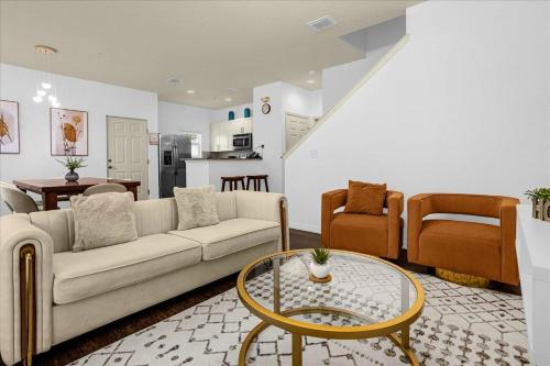 Home 4 Bedrooms - Sleeps 10 at Lucaya Vilage in Kissimmee, USA