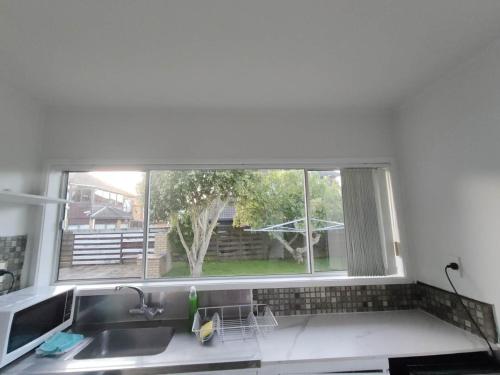 Small 2-bedroom flat at Rangiatea Road, Epsom, Auckland, Auckland (photo 6)