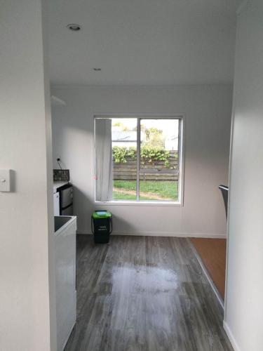 Small 2-bedroom flat at Rangiatea Road, Epsom, Auckland, Auckland (photo 7)