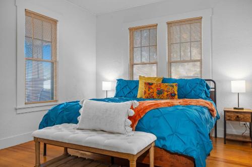 SIS Cottage - Sleeps 4 on Main Street in Fredericksburg, USA
