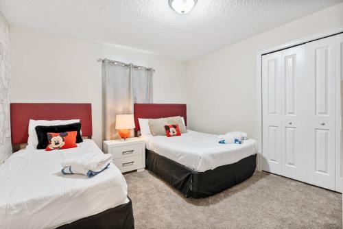 New Home 5 Bedrooms 4 Bathrooms At Storey Lake in Kissimmee, USA
