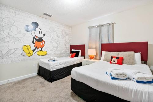 New Home 5 Bedrooms 4 Bathrooms At Storey Lake in Kissimmee, USA