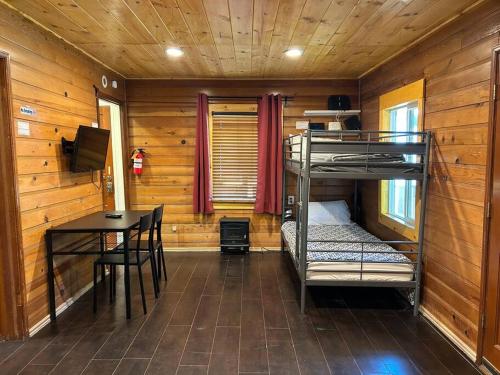 Cabin near Bolder Bay Lake and Village in Big Bear Lake, USA
