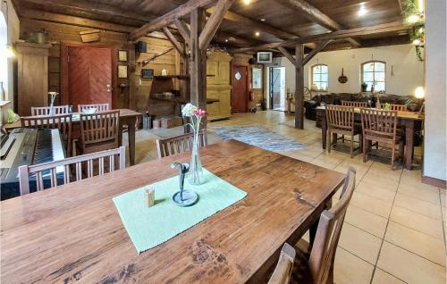 7 Bedroom Gorgeous Home In Ubbalt