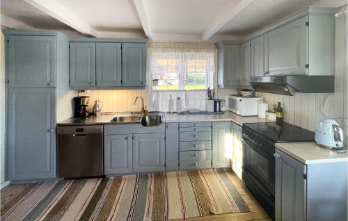 кухня, 4 Bedroom Cozy Home In Svorkmo in Оркангер