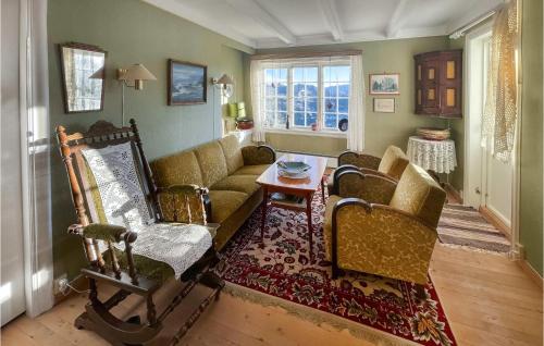 4 Bedroom Cozy Home In Svorkmo in Оркангер