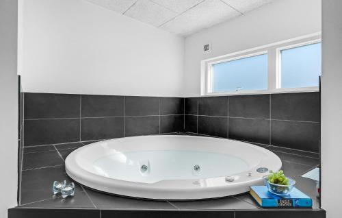 Bathroom, Seven-Bedroom Holiday Home In Glesborg in Glesborg