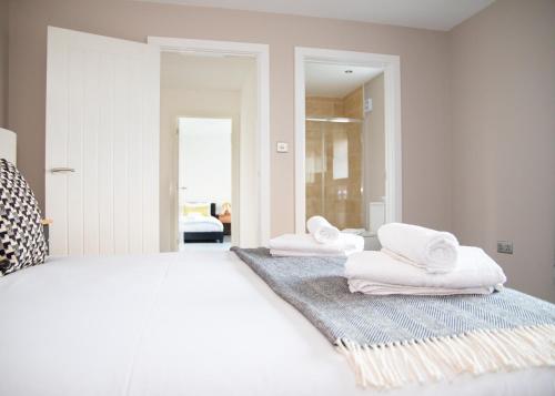 4x Bed Luxurious Home With a View 4x Bed Luxurious Home With a View