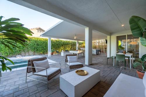 The Palms - Secluded Garden Oasis