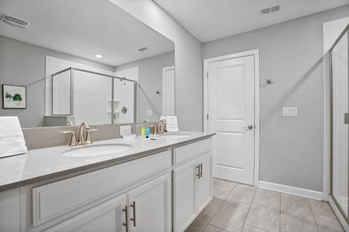 New Home 8 Bedrooms and 5 Bathrooms At Storey Lake in Kissimmee, USA