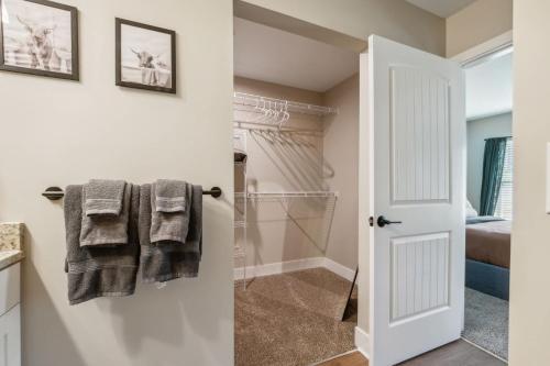 Spacious Condo with Combined units at Traverse City - image 9