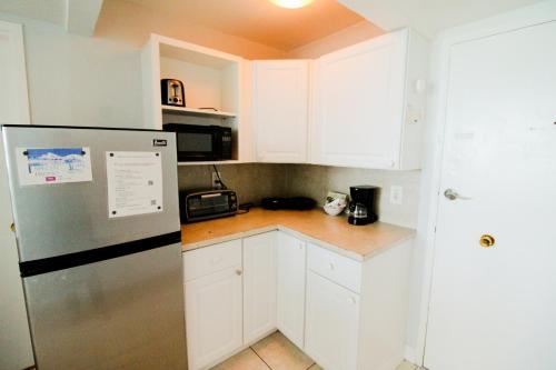 Castle 603 Oceanview w/ Free Parking, pool, beach access, tennis, gym, restaurants and more! in Miami Beach, USA