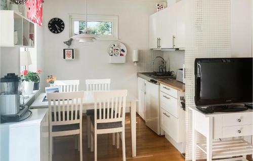 virtuve, 2 Bedroom Stunning Home In Kyrkesund in Kyrkesund